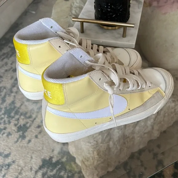 Casual Shoes Nike Blazer Mid 77 Womens Yellow Nike Women's Blazer